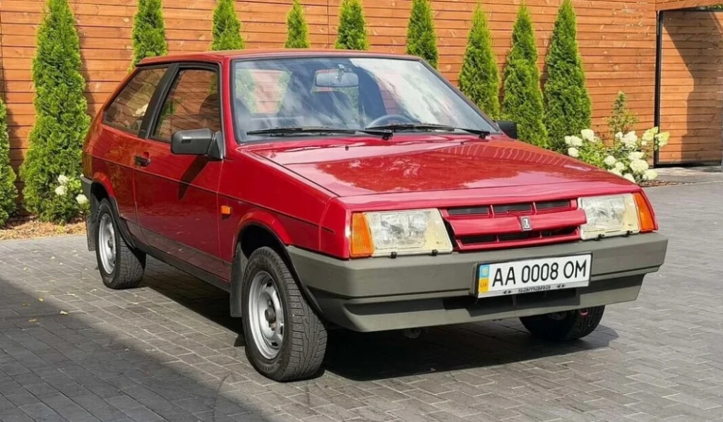 ВАЗ 2108 “Зубило” 1990 року продають у Києві в ідеальному стані за цікавий цінник (фото)