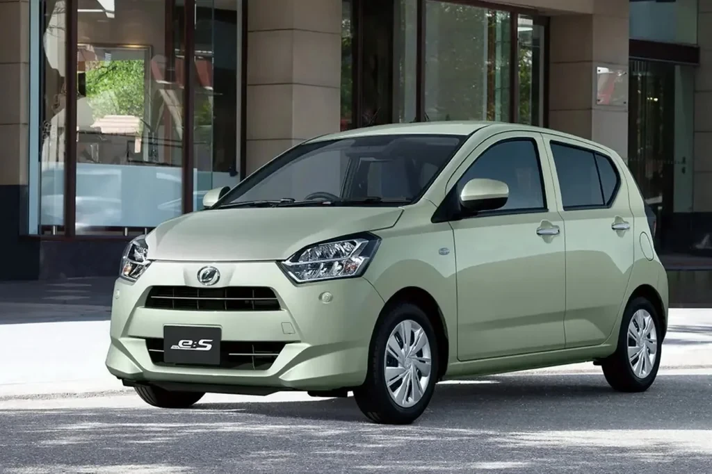 Маленький расход и низкая цена: Daihatsu модернизировала сити-кар Mira e:S