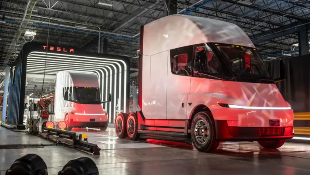 Презентованы первые серийные тягачи Tesla Semi (ВИДЕО)